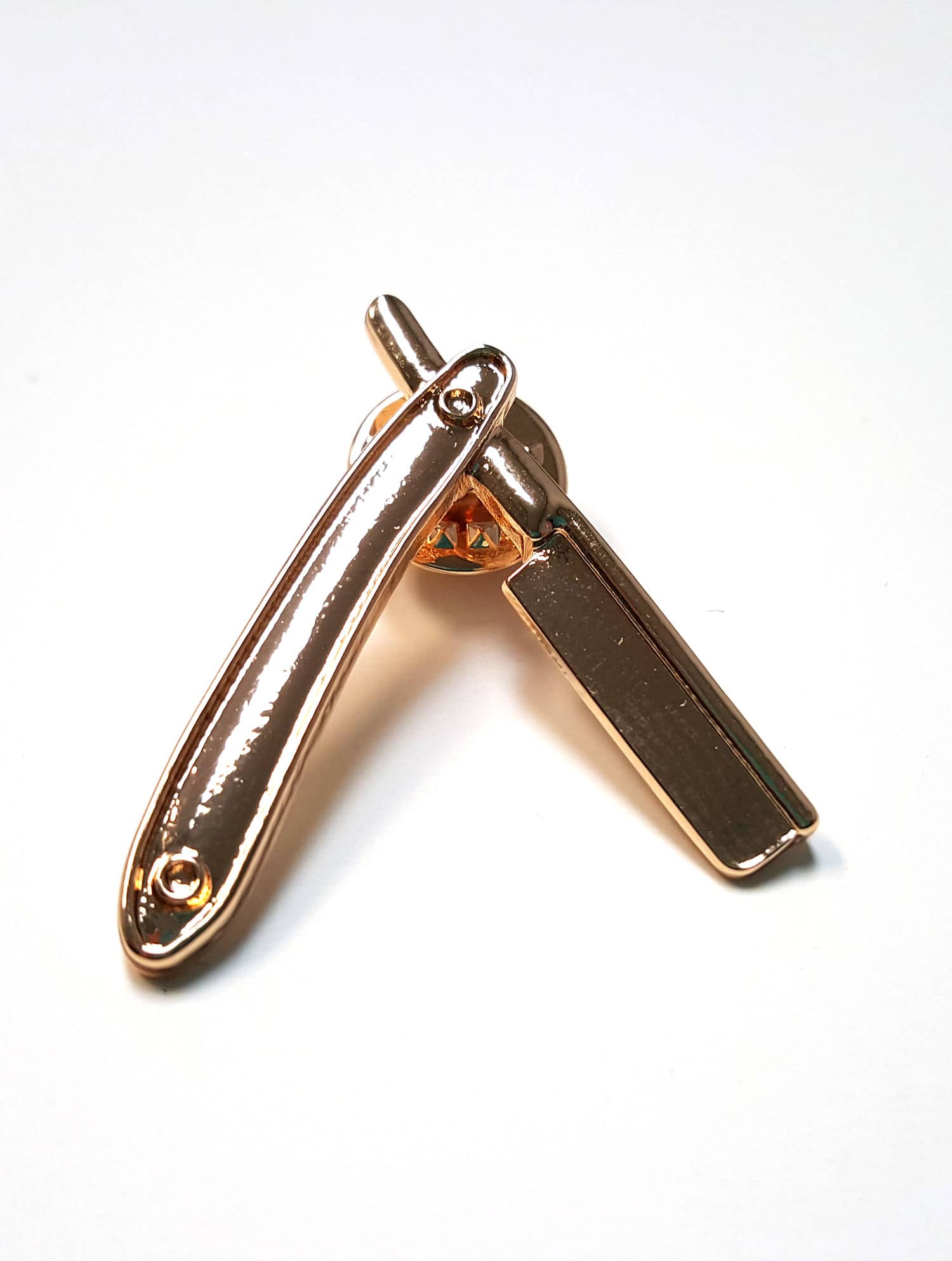 Razor Lapel Pin Gold