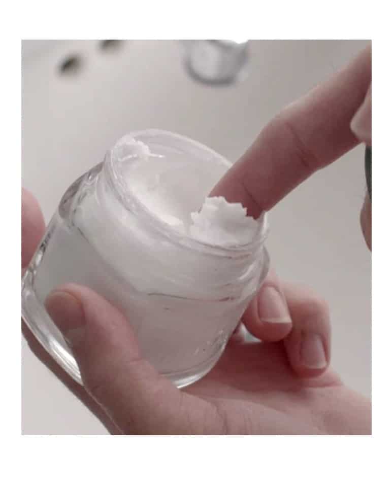 proraso pre-shave cream 100ml - scooped texture
